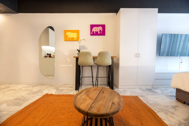 Airbnb in Ermou Street