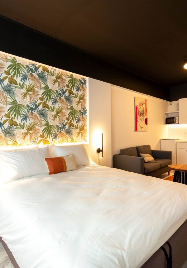 Airbnb in Ermou Street