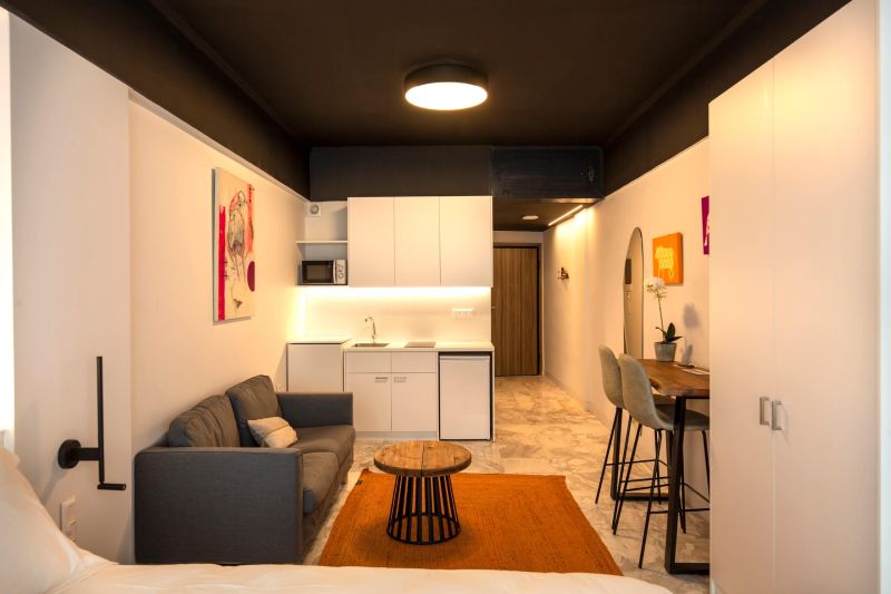 Airbnb in Ermou Street