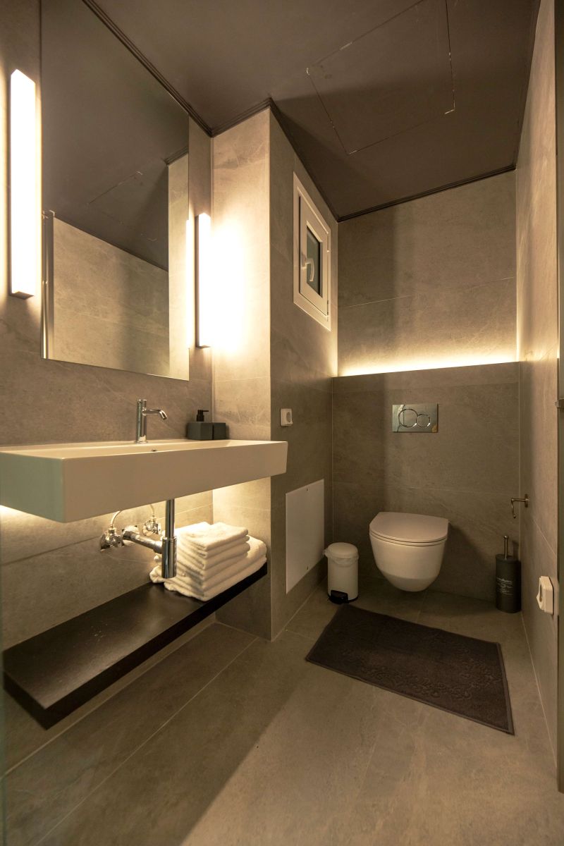 Airbnb in Ermou Street